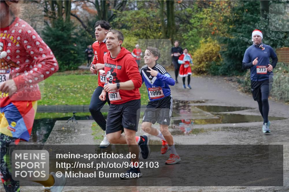 07.12.2025 - St. Pauli X-Mass-Run No. 15 Michael Burmester http://msf.ph/oto/9402103 07.12.2025 10:40:32 Laufen 93, 21, 1097, 15, 1099, 7, 773 meine-sportfotos.de