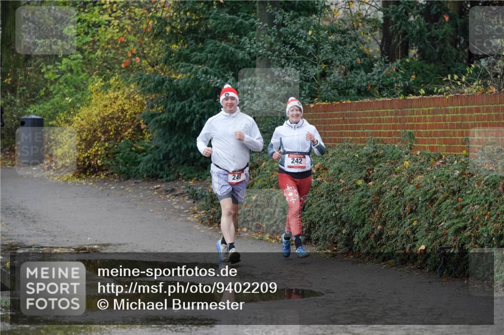 07.12.2025 - St. Pauli X-Mass-Run No. 15 Michael Burmester http://msf.ph/oto/9402209 07.12.2025 10:41:26 Laufen 241, 242 meine-sportfotos.de