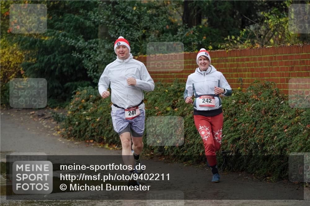 07.12.2025 - St. Pauli X-Mass-Run No. 15 Michael Burmester http://msf.ph/oto/9402211 07.12.2025 10:41:28 Laufen 242, 247 meine-sportfotos.de