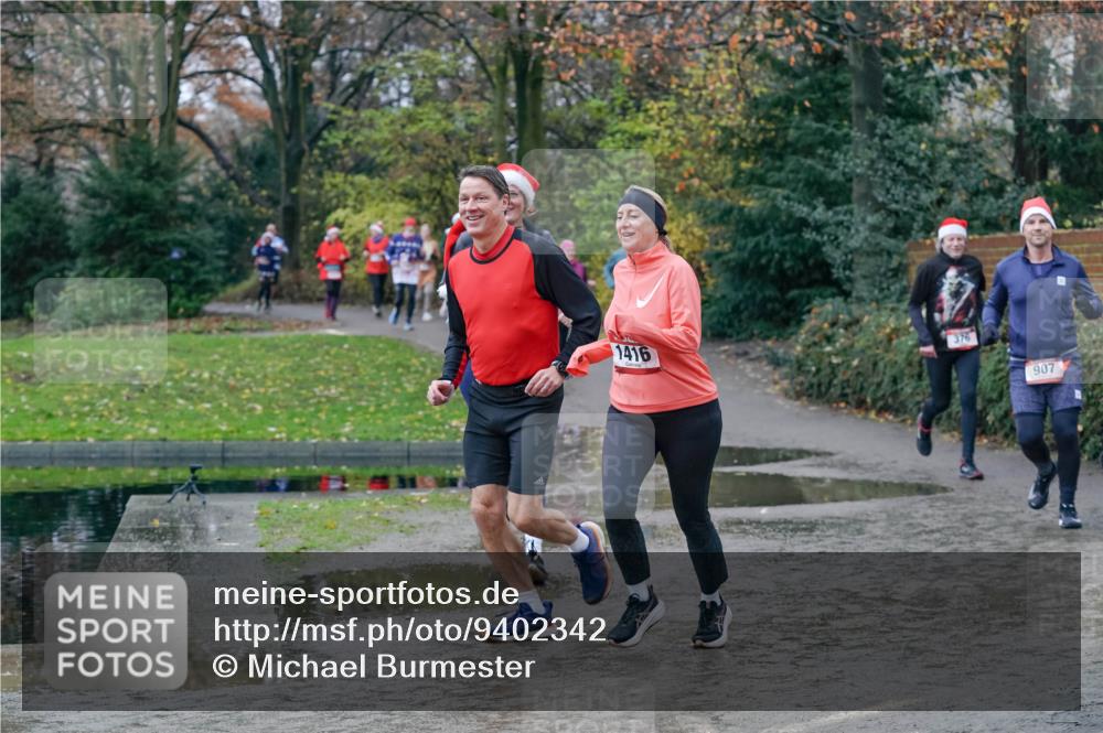 07.12.2025 - St. Pauli X-Mass-Run No. 15 Michael Burmester http://msf.ph/oto/9402342 07.12.2025 10:42:11 Laufen 1416, 376, 907 meine-sportfotos.de