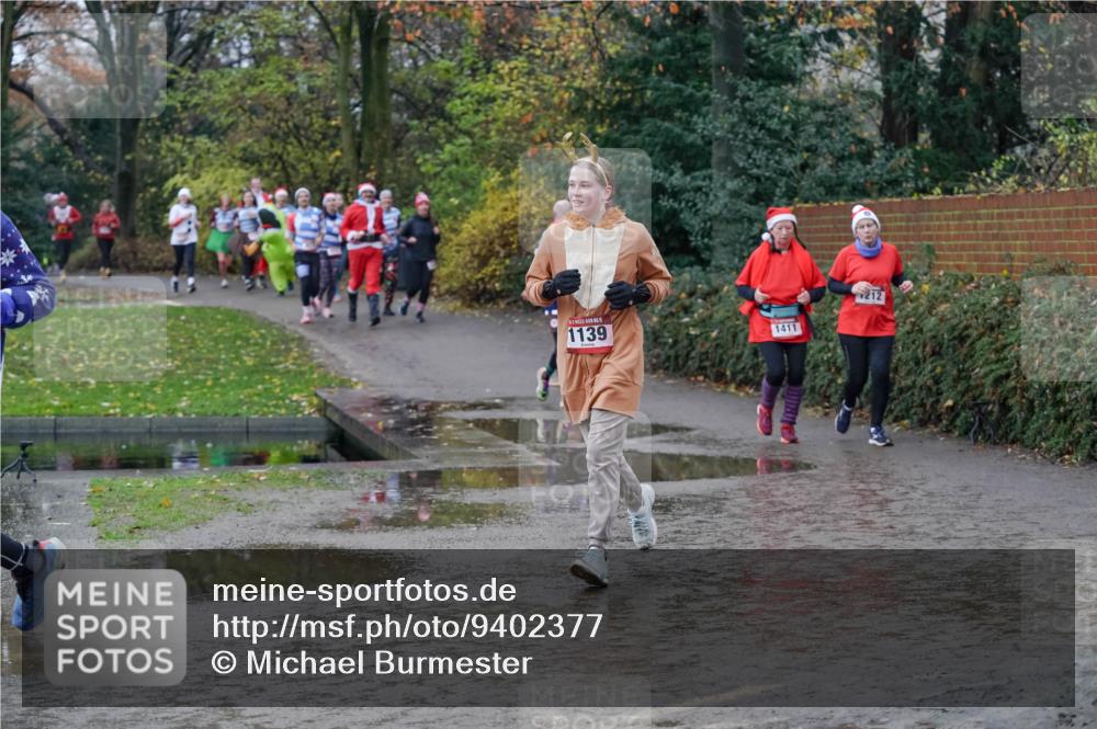 07.12.2025 - St. Pauli X-Mass-Run No. 15 Michael Burmester http://msf.ph/oto/9402377 07.12.2025 10:42:23 Laufen 1139, 1411, 212 meine-sportfotos.de