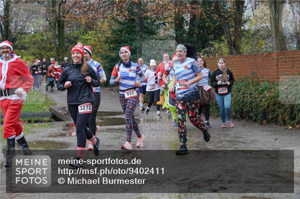 07.12.2025 - St. Pauli X-Mass-Run No. 15 Michael Burmester http://msf.ph/oto/9402411 07.12.2025 10:42:34 Laufen 3272, 932, 973, 92, 143, 2254 meine-sportfotos.de
