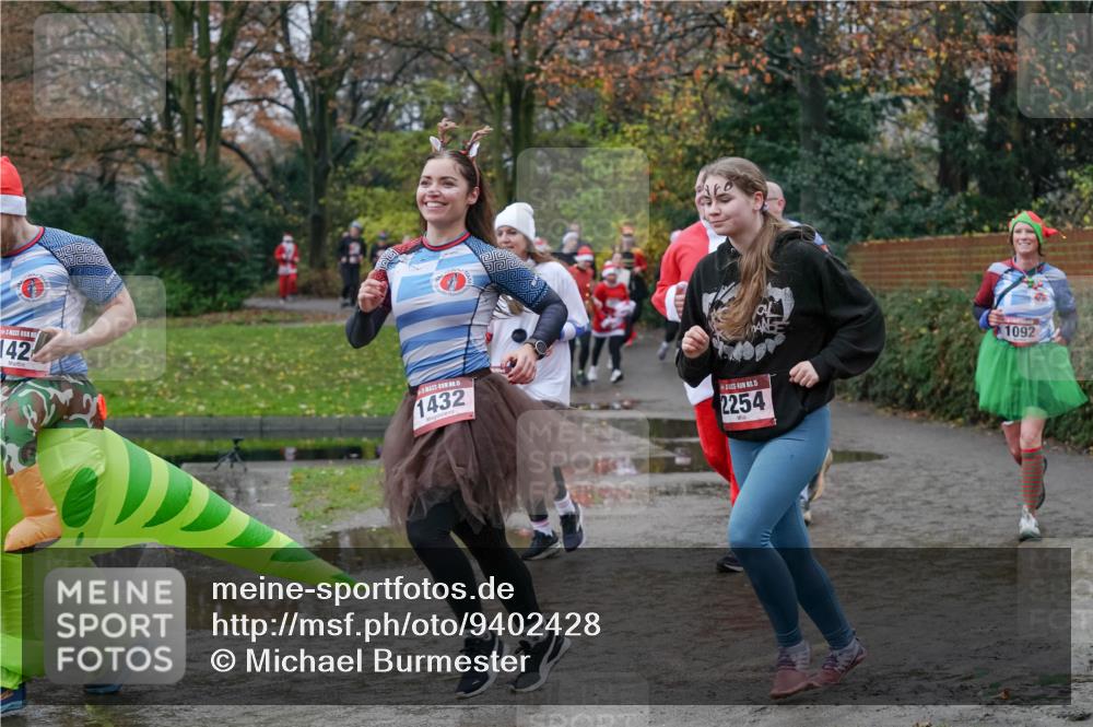 07.12.2025 - St. Pauli X-Mass-Run No. 15 Michael Burmester http://msf.ph/oto/9402428 07.12.2025 10:42:37 Laufen 142, 1432, 15, 2254, 1092 meine-sportfotos.de