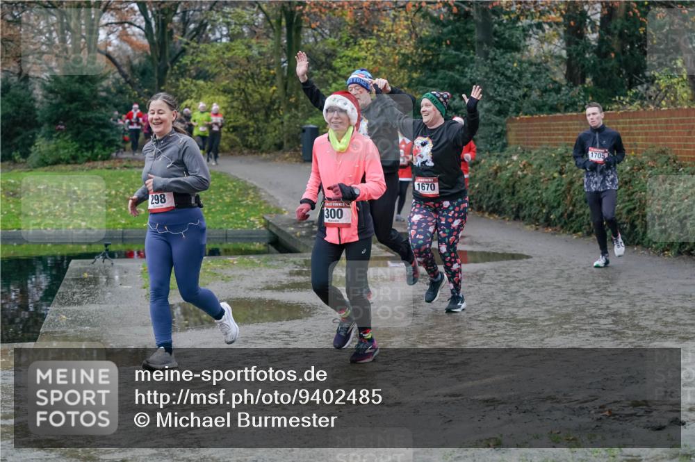 07.12.2025 - St. Pauli X-Mass-Run No. 15 Michael Burmester http://msf.ph/oto/9402485 07.12.2025 10:42:51 Laufen 298, 15, 300, 1670, 1705 meine-sportfotos.de