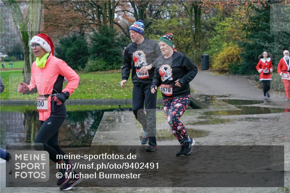 07.12.2025 - St. Pauli X-Mass-Run No. 15 Michael Burmester http://msf.ph/oto/9402491 07.12.2025 10:42:52 Laufen 300, 1663, 1670 meine-sportfotos.de