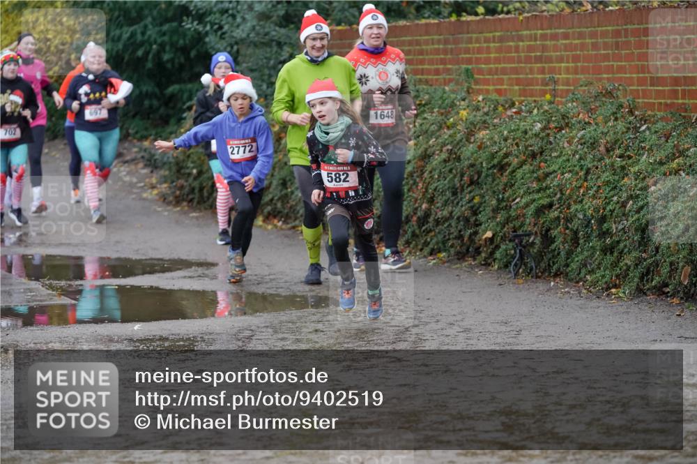 07.12.2025 - St. Pauli X-Mass-Run No. 15 Michael Burmester http://msf.ph/oto/9402519 07.12.2025 10:43:01 Laufen 702, 2772, 15, 582, 1648 meine-sportfotos.de