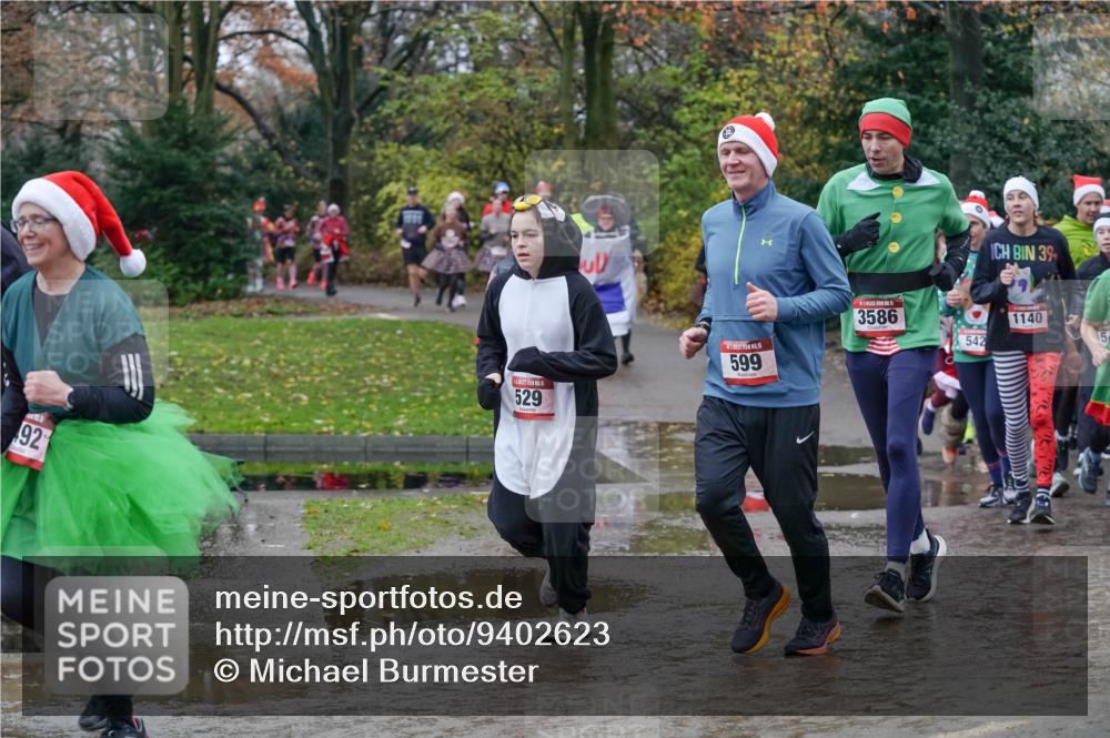 07.12.2025 - St. Pauli X-Mass-Run No. 15 Michael Burmester http://msf.ph/oto/9402623 07.12.2025 10:43:29 Laufen 92, 529, 599, 3586, 542, 39, 1140, 5 meine-sportfotos.de