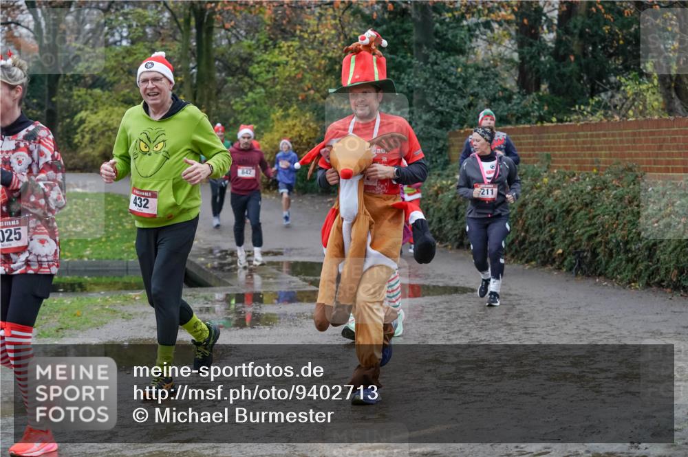 07.12.2025 - St. Pauli X-Mass-Run No. 15 Michael Burmester http://msf.ph/oto/9402713 07.12.2025 10:43:49 Laufen 15, 025, 432, 842, 211 meine-sportfotos.de
