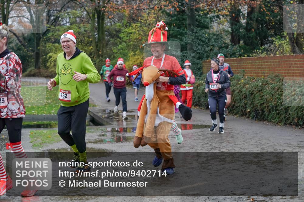 07.12.2025 - St. Pauli X-Mass-Run No. 15 Michael Burmester http://msf.ph/oto/9402714 07.12.2025 10:43:49 Laufen 25, 432, 842, 1211 meine-sportfotos.de