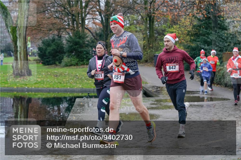 07.12.2025 - St. Pauli X-Mass-Run No. 15 Michael Burmester http://msf.ph/oto/9402730 07.12.2025 10:43:53 Laufen 1211, 851, 842, 489 meine-sportfotos.de