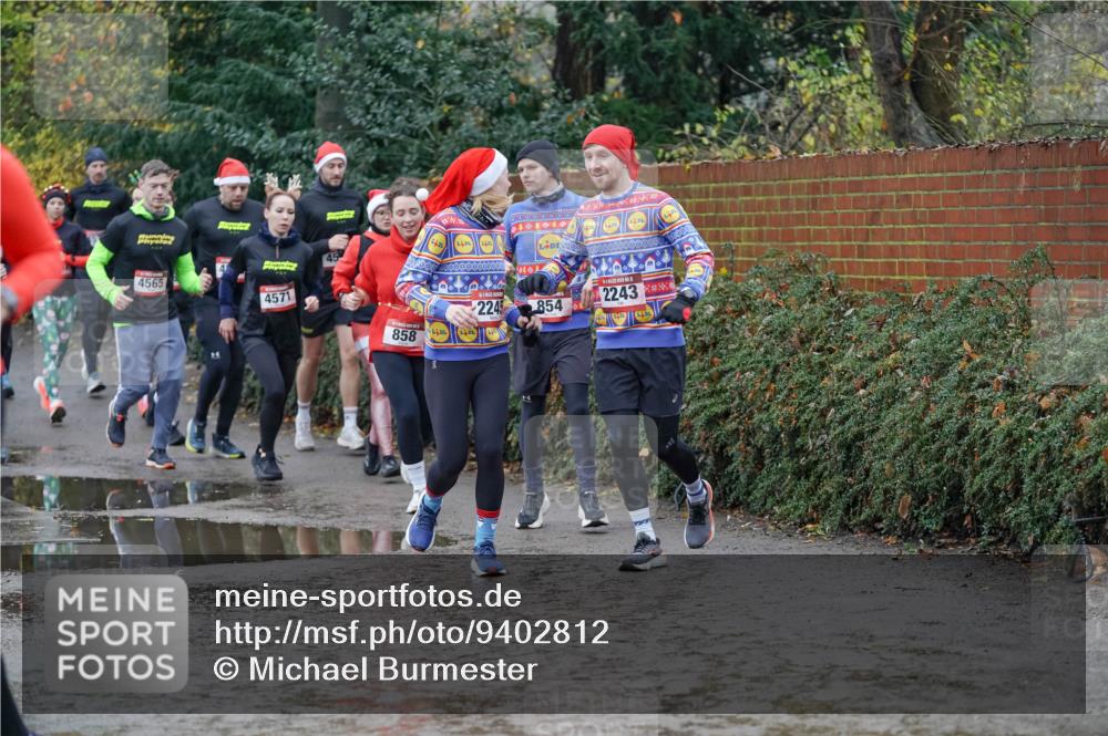 07.12.2025 - St. Pauli X-Mass-Run No. 15 Michael Burmester http://msf.ph/oto/9402812 07.12.2025 10:44:22 Laufen 4565, 4571, 45, 858, 2245, 854, 2243, 299, 3 meine-sportfotos.de