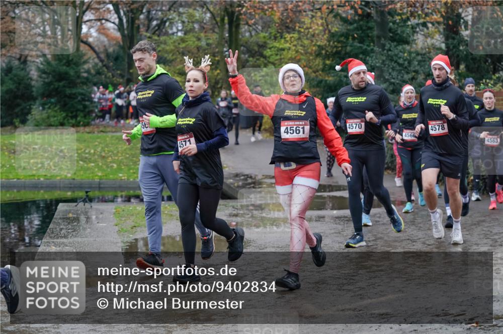 07.12.2025 - St. Pauli X-Mass-Run No. 15 Michael Burmester http://msf.ph/oto/9402834 07.12.2025 10:44:27 Laufen 0, 56, 0, 4571, 55, 4561, 0, 4570, 4578, 4566, 4563 meine-sportfotos.de
