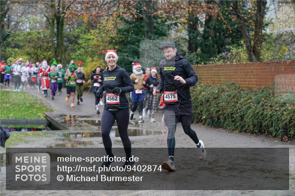 07.12.2025 - St. Pauli X-Mass-Run No. 15 Michael Burmester http://msf.ph/oto/9402874 07.12.2025 10:44:36 Laufen 0, 0, 4562, 4575 meine-sportfotos.de