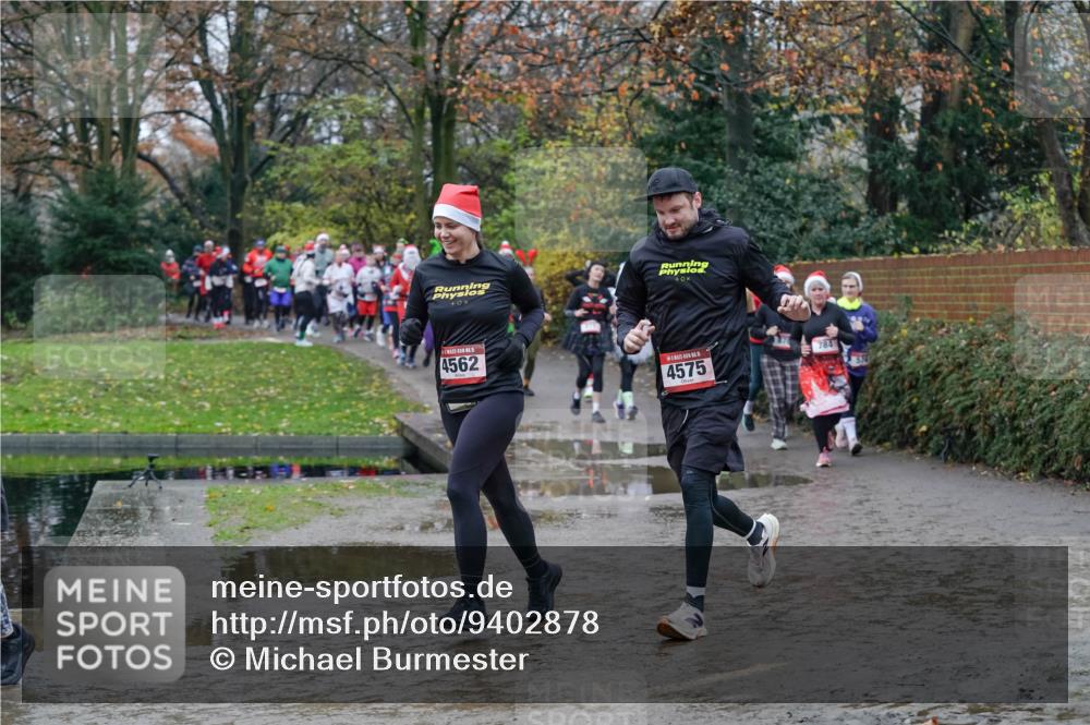 07.12.2025 - St. Pauli X-Mass-Run No. 15 Michael Burmester http://msf.ph/oto/9402878 07.12.2025 10:44:36 Laufen 0, 0, 4562, 4575 meine-sportfotos.de