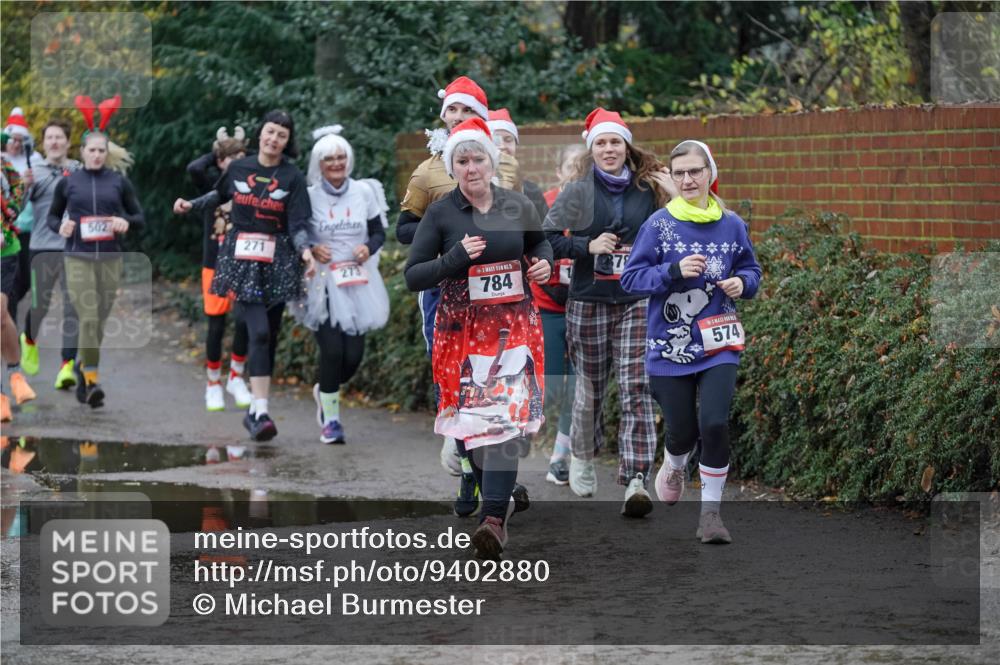 07.12.2025 - St. Pauli X-Mass-Run No. 15 Michael Burmester http://msf.ph/oto/9402880 07.12.2025 10:44:38 Laufen 502, 271, 273, 15, 784, 574 meine-sportfotos.de