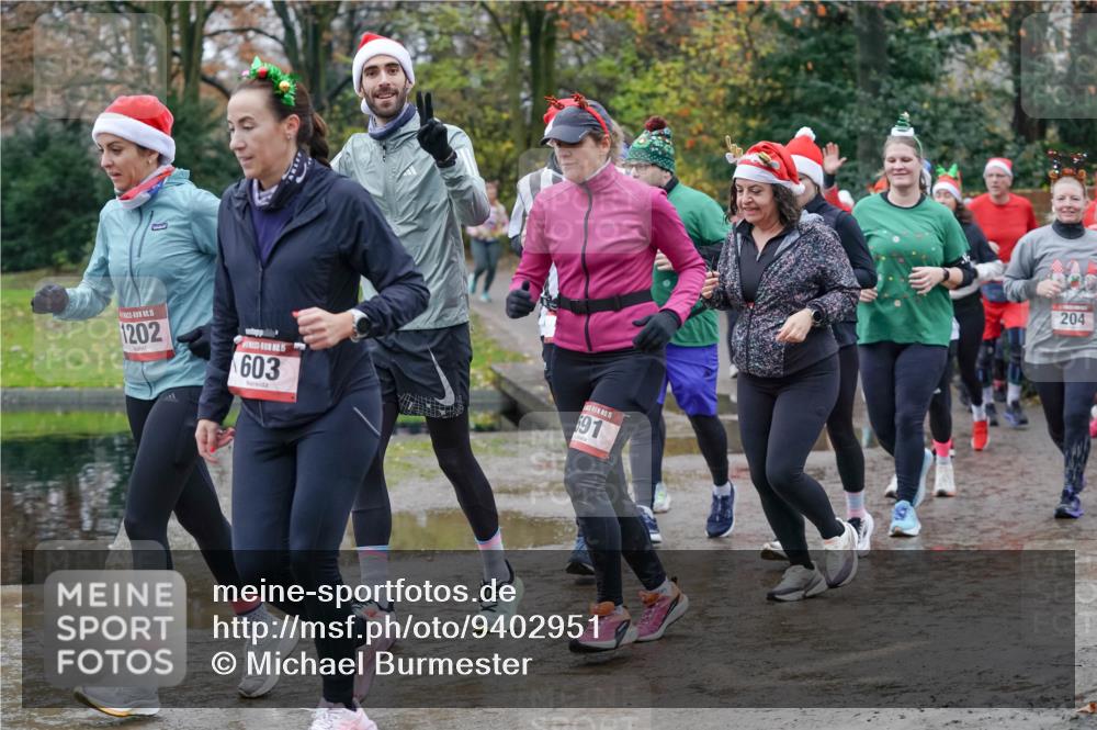 07.12.2025 - St. Pauli X-Mass-Run No. 15 Michael Burmester http://msf.ph/oto/9402951 07.12.2025 10:44:53 Laufen 15, 1202, 603, 15, 91, 204 meine-sportfotos.de