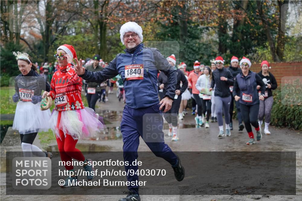 07.12.2025 - St. Pauli X-Mass-Run No. 15 Michael Burmester http://msf.ph/oto/9403070 07.12.2025 10:45:22 Laufen 1707, 15, 2742, 15, 1840, 1587 meine-sportfotos.de