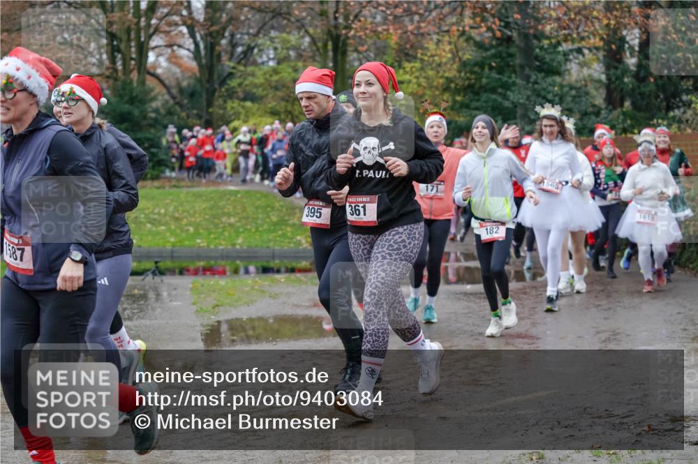 07.12.2025 - St. Pauli X-Mass-Run No. 15 Michael Burmester http://msf.ph/oto/9403084 07.12.2025 10:45:25 Laufen 1587, 395, 15, 361, 171, 182 meine-sportfotos.de