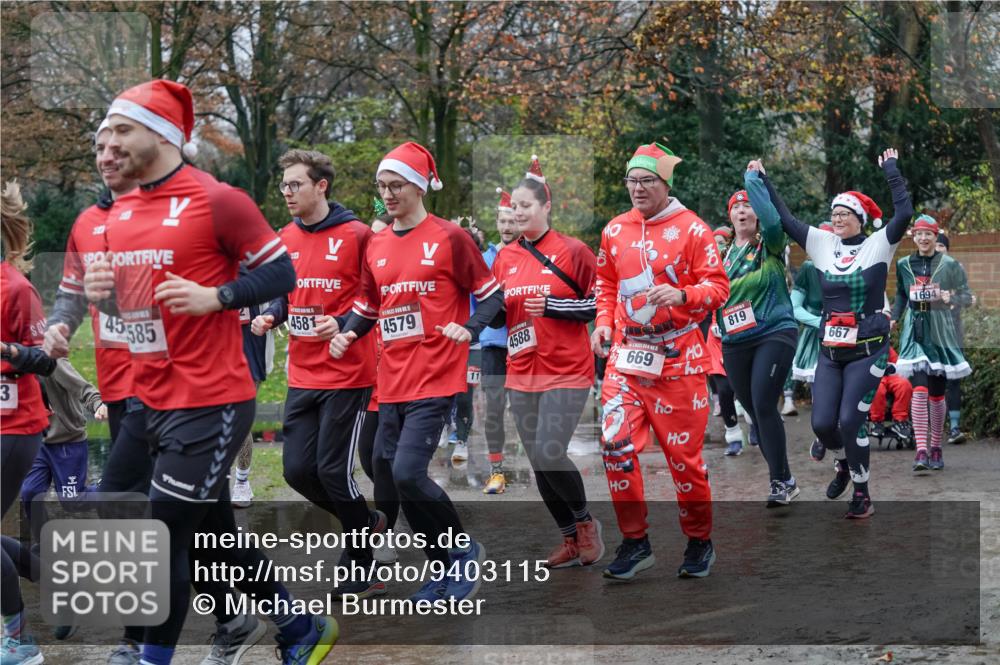 07.12.2025 - St. Pauli X-Mass-Run No. 15 Michael Burmester http://msf.ph/oto/9403115 07.12.2025 10:45:30 Laufen 3, 45385, 4581, 4579, 4588, 11, 819, 669, 667, 1694 meine-sportfotos.de