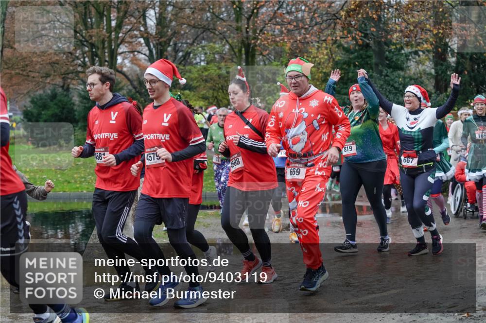 07.12.2025 - St. Pauli X-Mass-Run No. 15 Michael Burmester http://msf.ph/oto/9403119 07.12.2025 10:45:31 Laufen 458, 4579, 4588, 40, 669, 819, 667, 169 meine-sportfotos.de