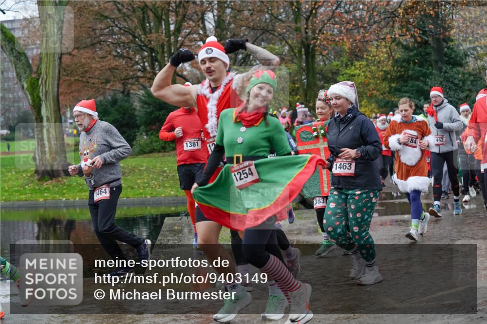 07.12.2025 - St. Pauli X-Mass-Run No. 15 Michael Burmester http://msf.ph/oto/9403149 07.12.2025 10:45:37 Laufen 1464, 1381, 12, 1254, 440, 383, 1463, 84, 442 meine-sportfotos.de