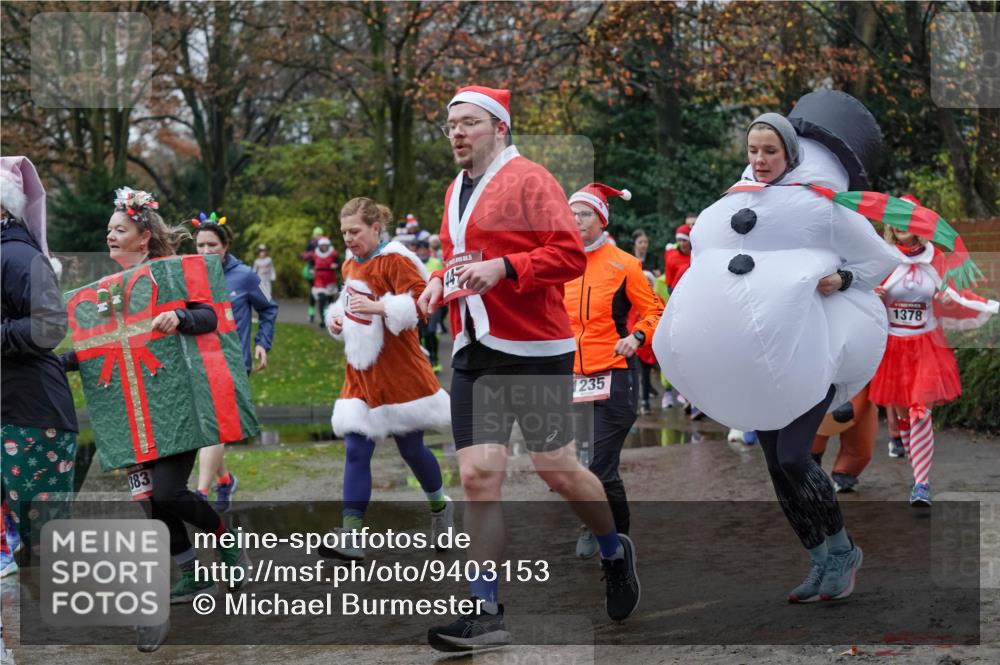 07.12.2025 - St. Pauli X-Mass-Run No. 15 Michael Burmester http://msf.ph/oto/9403153 07.12.2025 10:45:38 Laufen 383, 44, 1235, 1378 meine-sportfotos.de
