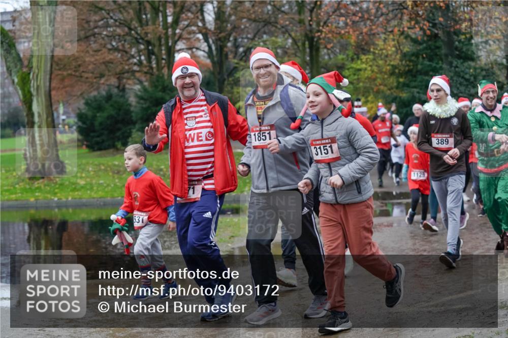07.12.2025 - St. Pauli X-Mass-Run No. 15 Michael Burmester http://msf.ph/oto/9403172 07.12.2025 10:45:42 Laufen 531, 71, 1851, 3151, 1129, 389 meine-sportfotos.de