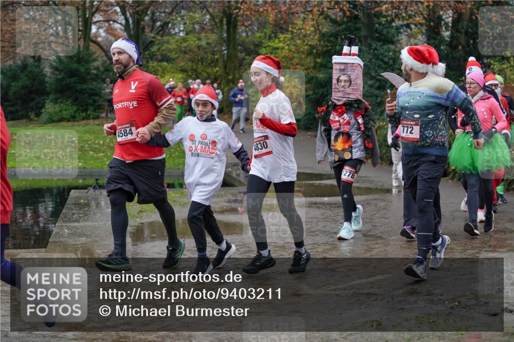 07.12.2025 - St. Pauli X-Mass-Run No. 15 Michael Burmester http://msf.ph/oto/9403211 07.12.2025 10:45:50 Laufen 4584, 4830, 1278, 772 meine-sportfotos.de