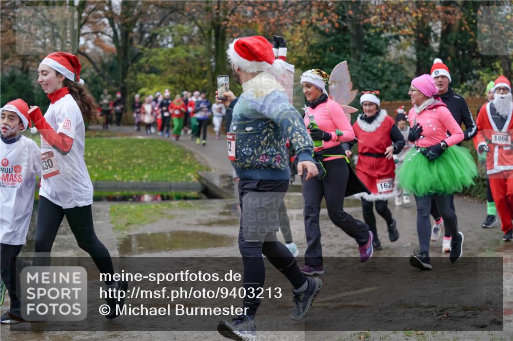 07.12.2025 - St. Pauli X-Mass-Run No. 15 Michael Burmester http://msf.ph/oto/9403213 07.12.2025 10:45:51 Laufen 30, 12, 1625, 1866 meine-sportfotos.de