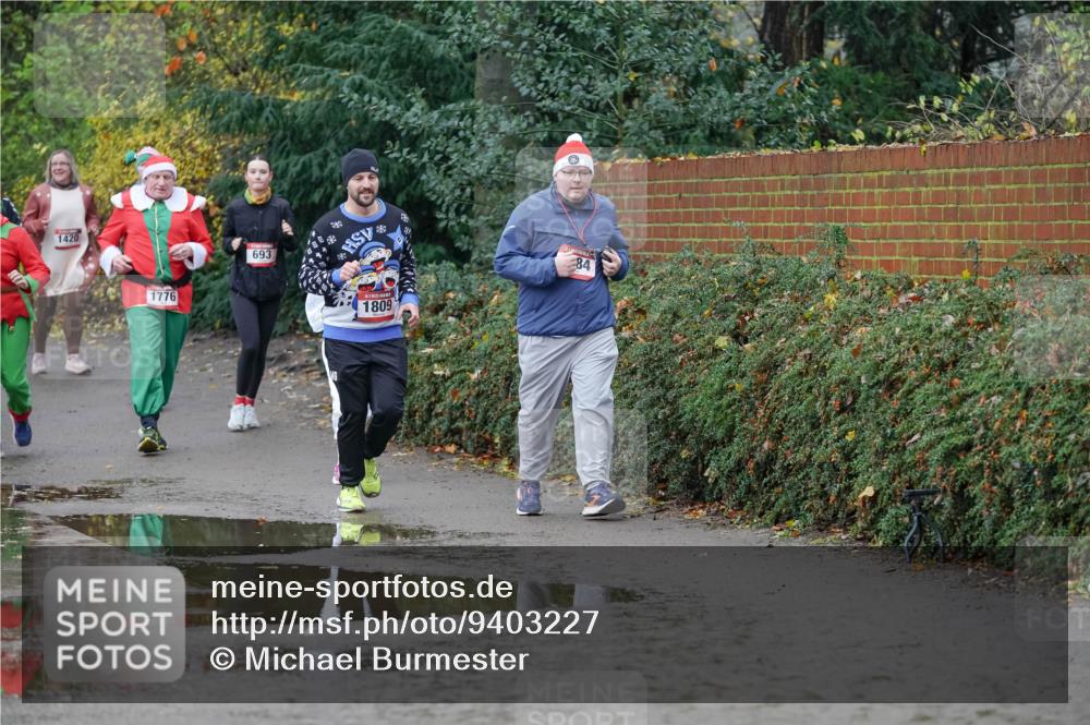 07.12.2025 - St. Pauli X-Mass-Run No. 15 Michael Burmester http://msf.ph/oto/9403227 07.12.2025 10:45:56 Laufen 1420, 1776, 693, 1809, 84 meine-sportfotos.de