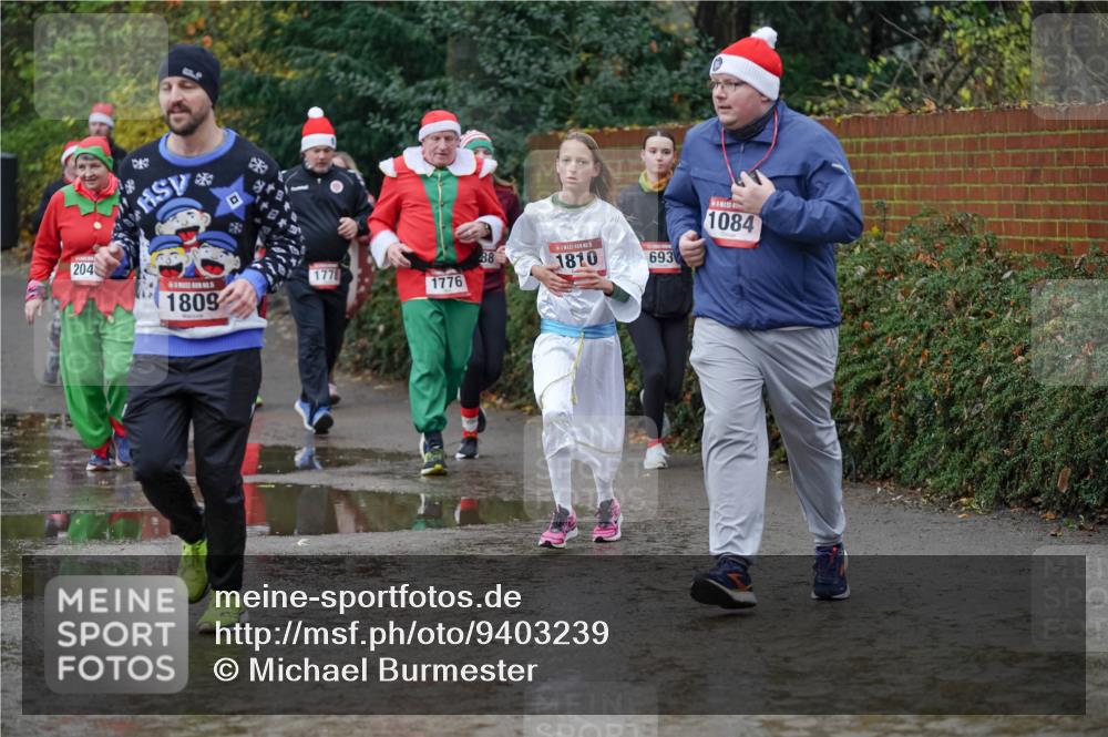 07.12.2025 - St. Pauli X-Mass-Run No. 15 Michael Burmester http://msf.ph/oto/9403239 07.12.2025 10:46:00 Laufen 204, 1778, 1776, 1809, 88, 5, 1810, 693, 1084 meine-sportfotos.de