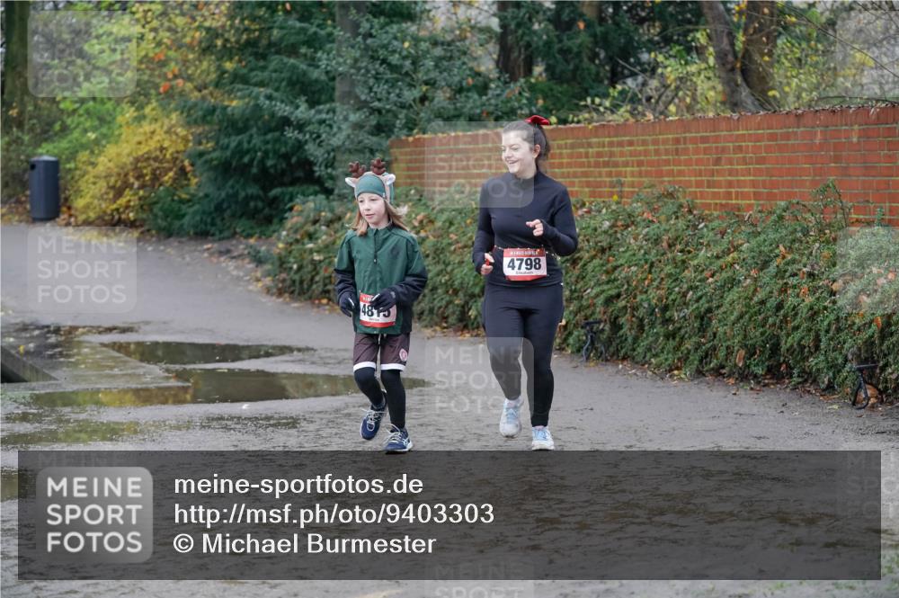 07.12.2025 - St. Pauli X-Mass-Run No. 15 Michael Burmester http://msf.ph/oto/9403303 07.12.2025 10:46:19 Laufen 4813, 4798 meine-sportfotos.de