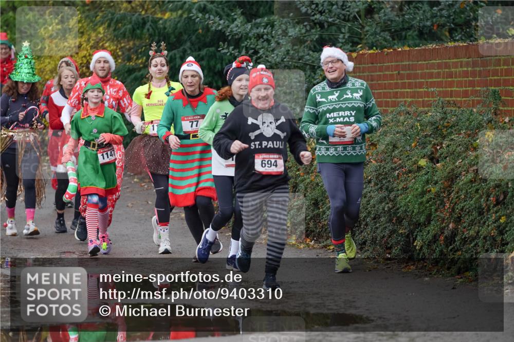 07.12.2025 - St. Pauli X-Mass-Run No. 15 Michael Burmester http://msf.ph/oto/9403310 07.12.2025 10:46:33 Laufen 1147, 77, 694 meine-sportfotos.de