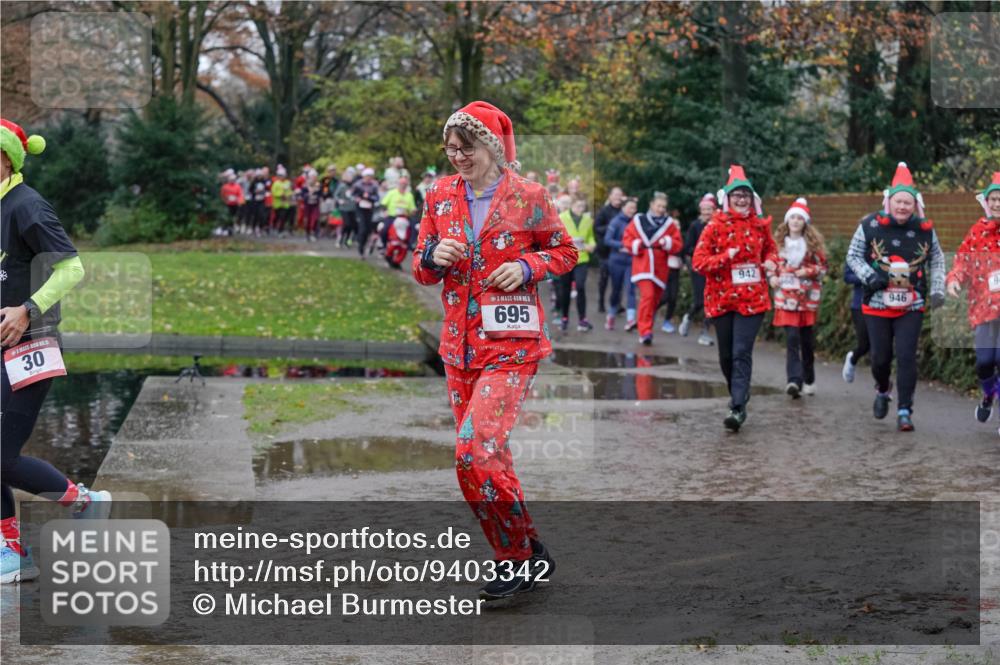 07.12.2025 - St. Pauli X-Mass-Run No. 15 Michael Burmester http://msf.ph/oto/9403342 07.12.2025 10:46:44 Laufen 5, 30, 695, 942, 946 meine-sportfotos.de