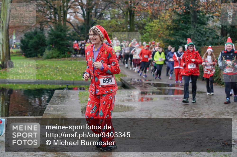 07.12.2025 - St. Pauli X-Mass-Run No. 15 Michael Burmester http://msf.ph/oto/9403345 07.12.2025 10:46:44 Laufen 942, 5, 695, 946 meine-sportfotos.de