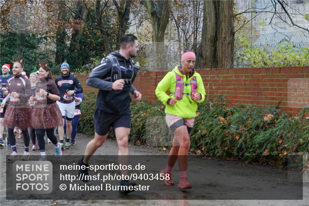 07.12.2025 - St. Pauli X-Mass-Run No. 15 Michael Burmester http://msf.ph/oto/9403458 07.12.2025 10:47:12 Laufen 1755, 682, 1740, 671, 79 meine-sportfotos.de