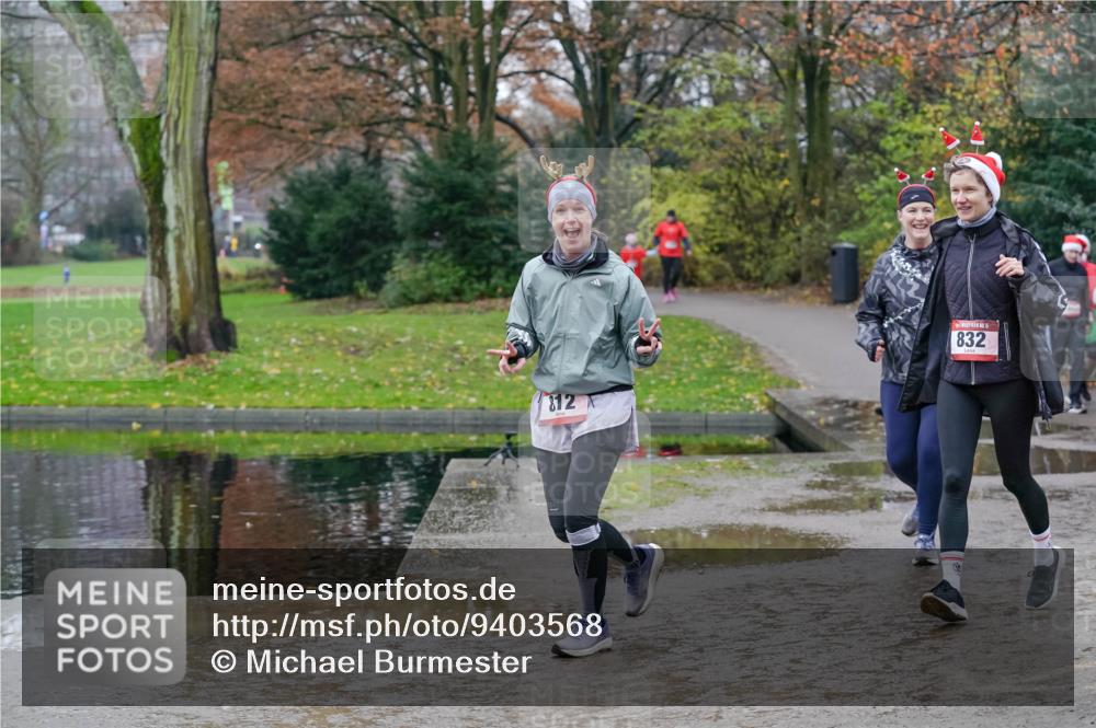 07.12.2025 - St. Pauli X-Mass-Run No. 15 Michael Burmester http://msf.ph/oto/9403568 07.12.2025 10:47:39 Laufen 812, 832 meine-sportfotos.de