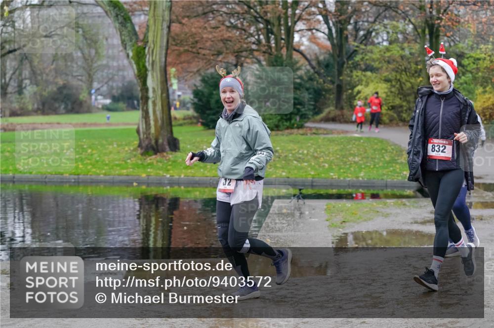07.12.2025 - St. Pauli X-Mass-Run No. 15 Michael Burmester http://msf.ph/oto/9403572 07.12.2025 10:47:39 Laufen 12, 5, 832 meine-sportfotos.de