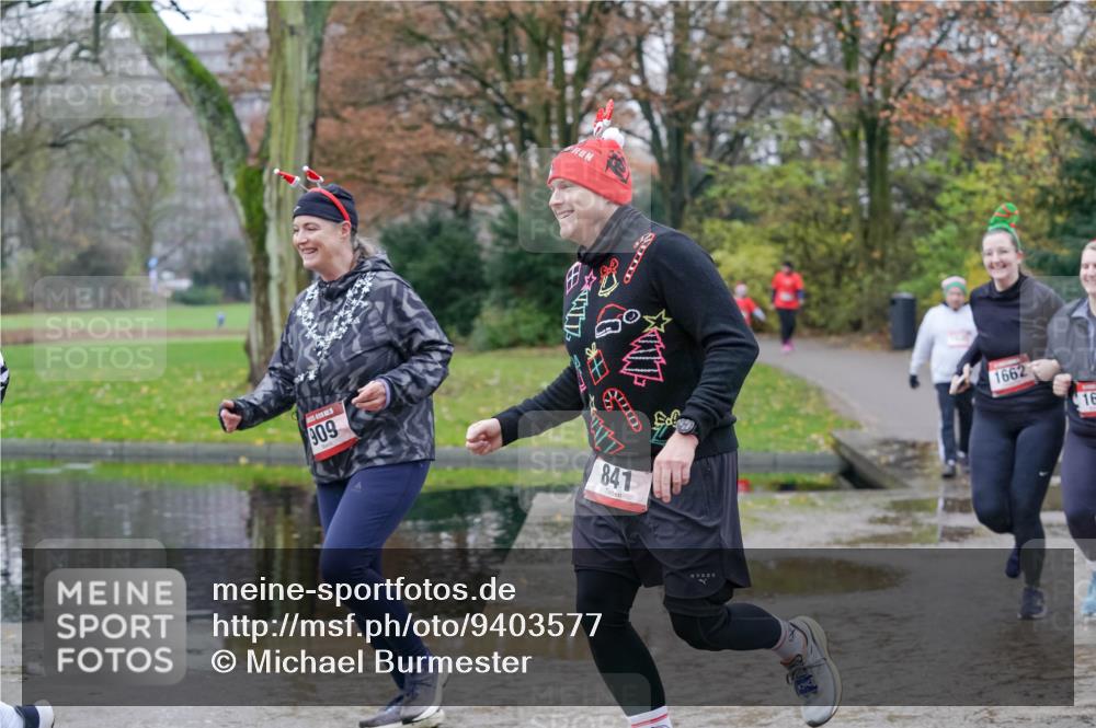 07.12.2025 - St. Pauli X-Mass-Run No. 15 Michael Burmester http://msf.ph/oto/9403577 07.12.2025 10:47:40 Laufen 909, 841, 1662, 16 meine-sportfotos.de