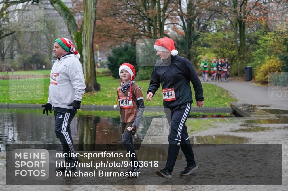07.12.2025 - St. Pauli X-Mass-Run No. 15 Michael Burmester http://msf.ph/oto/9403618 07.12.2025 10:47:49 Laufen 1645, 1640, 15, 1647 meine-sportfotos.de
