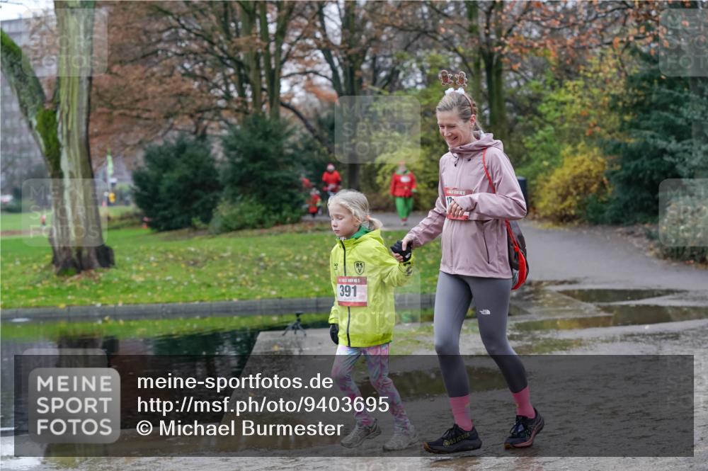07.12.2025 - St. Pauli X-Mass-Run No. 15 Michael Burmester http://msf.ph/oto/9403695 07.12.2025 10:48:32 Laufen 15, 391 meine-sportfotos.de