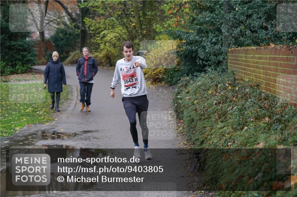 07.12.2025 - St. Pauli X-Mass-Run No. 15 Michael Burmester http://msf.ph/oto/9403805 07.12.2025 10:57:27 Laufen 2042 meine-sportfotos.de