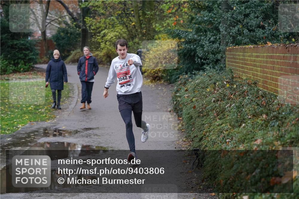 07.12.2025 - St. Pauli X-Mass-Run No. 15 Michael Burmester http://msf.ph/oto/9403806 07.12.2025 10:57:27 Laufen 2042 meine-sportfotos.de