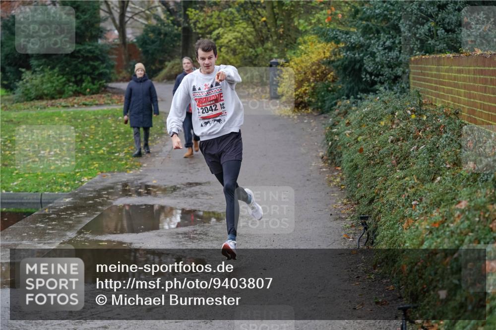 07.12.2025 - St. Pauli X-Mass-Run No. 15 Michael Burmester http://msf.ph/oto/9403807 07.12.2025 10:57:28 Laufen 2042 meine-sportfotos.de