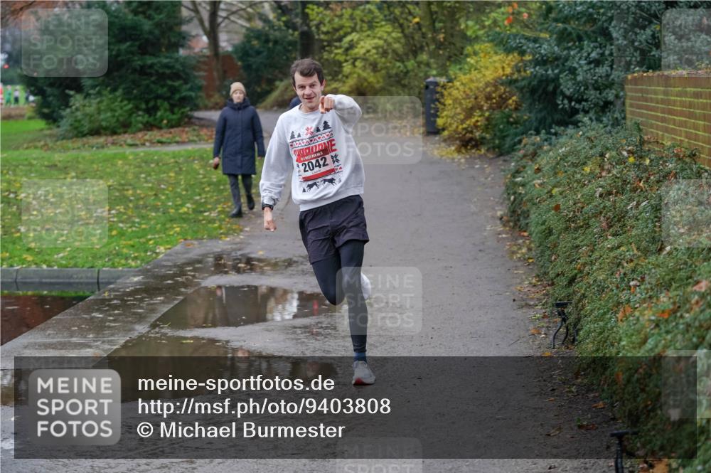 07.12.2025 - St. Pauli X-Mass-Run No. 15 Michael Burmester http://msf.ph/oto/9403808 07.12.2025 10:57:28 Laufen 15, 2042 meine-sportfotos.de