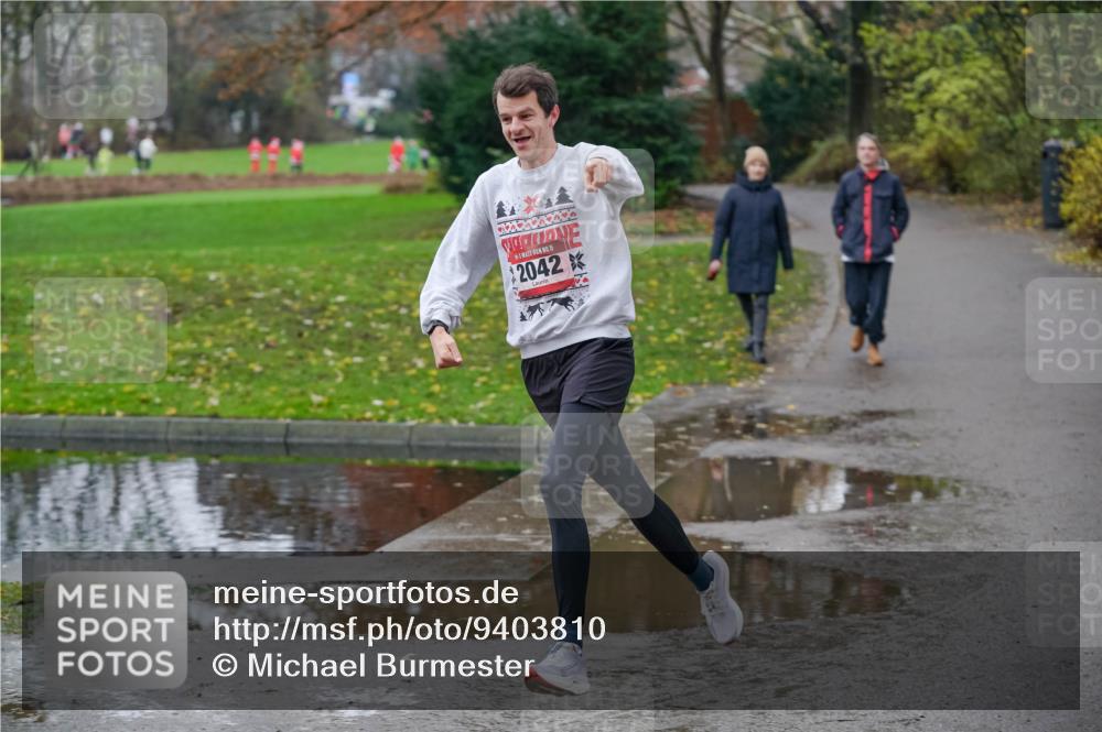 07.12.2025 - St. Pauli X-Mass-Run No. 15 Michael Burmester http://msf.ph/oto/9403810 07.12.2025 10:57:28 Laufen 15, 2042 meine-sportfotos.de