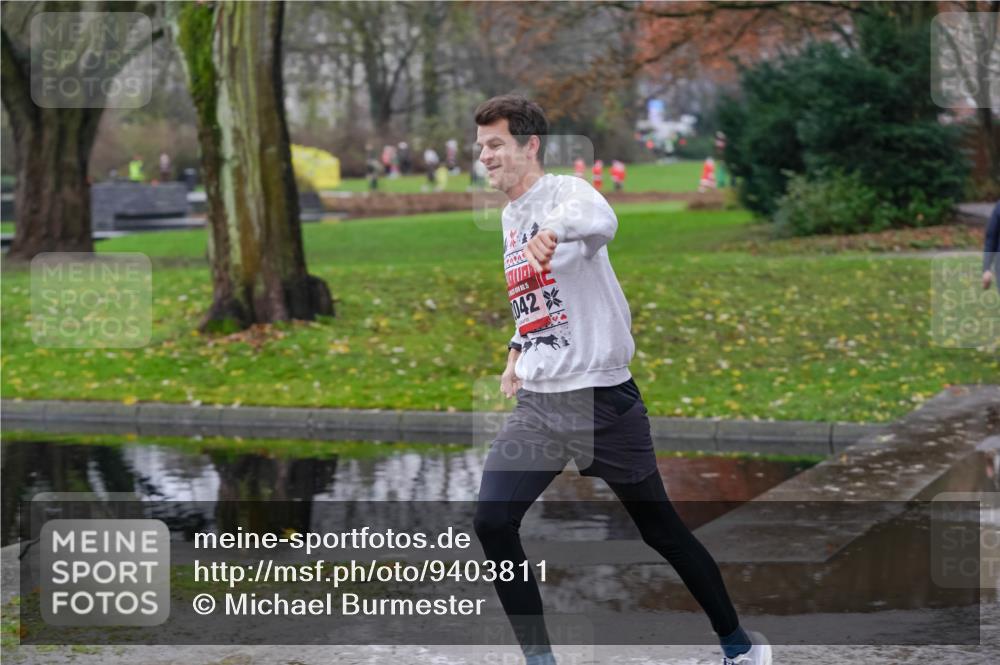 07.12.2025 - St. Pauli X-Mass-Run No. 15 Michael Burmester http://msf.ph/oto/9403811 07.12.2025 10:57:29 Laufen 15, 042 meine-sportfotos.de