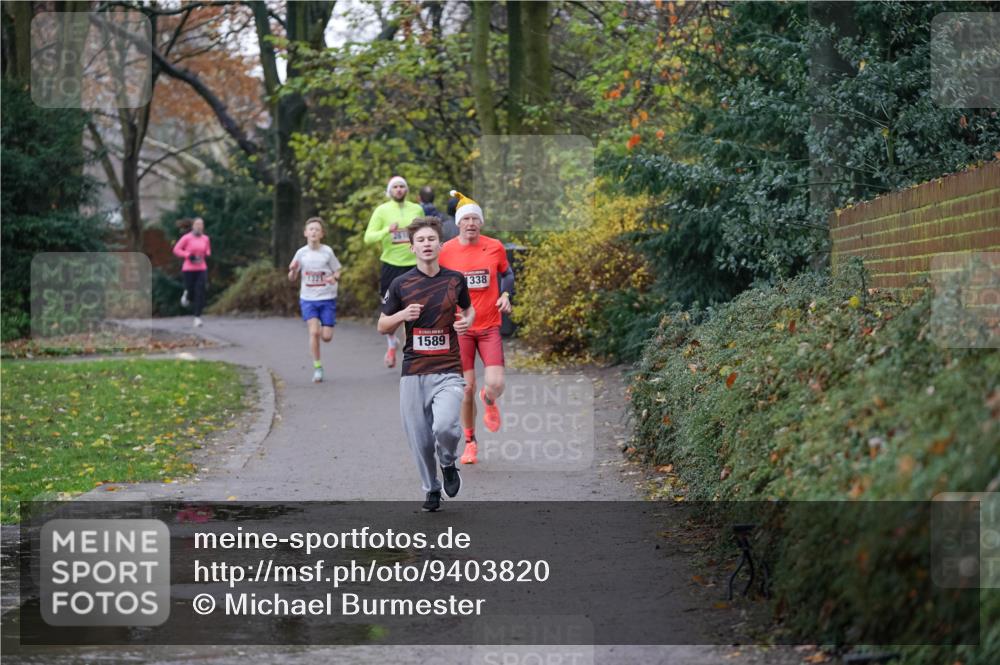 07.12.2025 - St. Pauli X-Mass-Run No. 15 Michael Burmester http://msf.ph/oto/9403820 07.12.2025 10:57:59 Laufen 1321, 1589, 338 meine-sportfotos.de