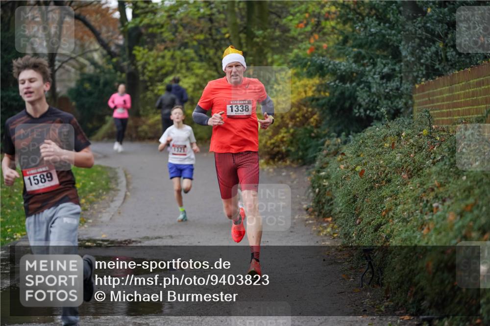 07.12.2025 - St. Pauli X-Mass-Run No. 15 Michael Burmester http://msf.ph/oto/9403823 07.12.2025 10:58:01 Laufen 1589, 1321, 15, 1338 meine-sportfotos.de