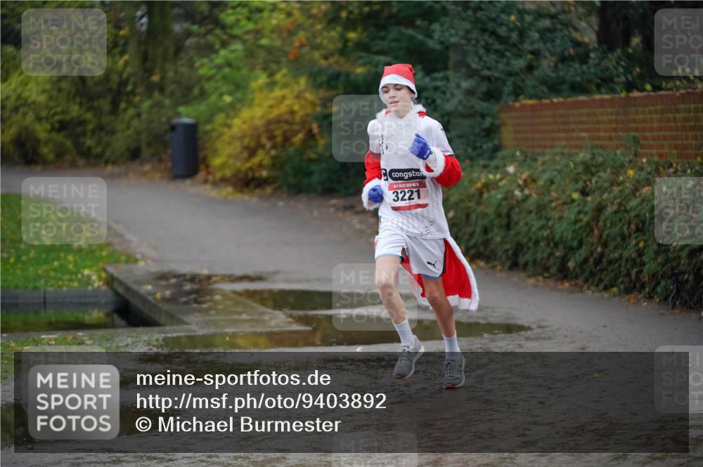 07.12.2025 - St. Pauli X-Mass-Run No. 15 Michael Burmester http://msf.ph/oto/9403892 07.12.2025 11:00:11 Laufen 15, 3221 meine-sportfotos.de